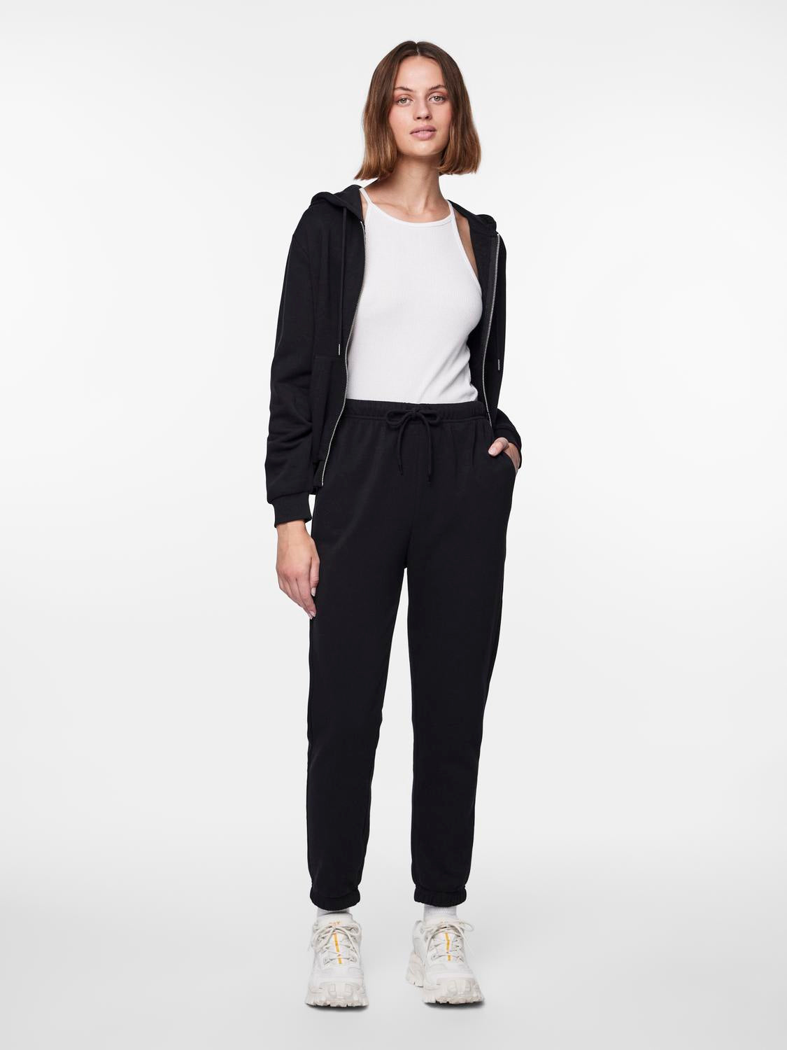 model_shot-front_full